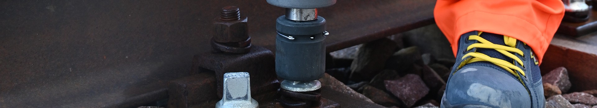 Clamping mechanical parts