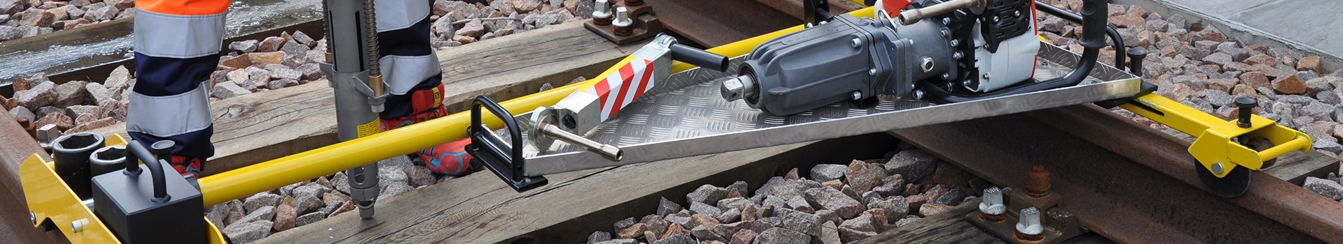 Chariots de support pour boulonneuses-tirefonneuses et perceuses de traverses